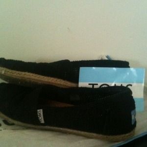 Traded!!!!!//////Black toms size 8