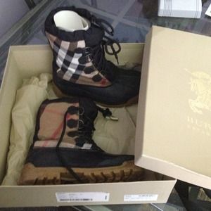 ❌❌❌❌SOLD ON EBAY💯% AUTHENTIC BURBERRY BOOTS KIDS