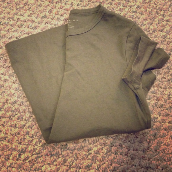 Army green banana republic tee - Picture 1 of 3