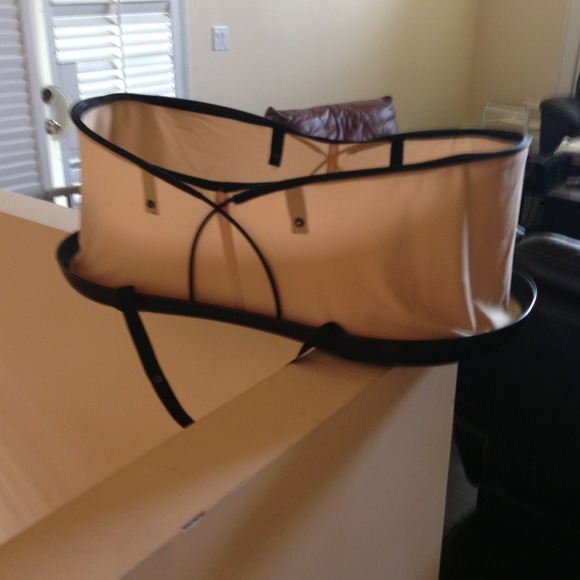 Nest Phil &Teds with extra organic fitted sheet - Picture 2 of 2