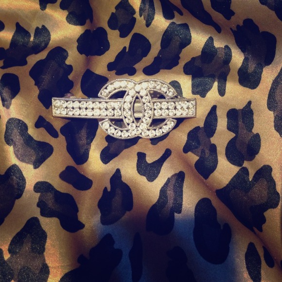 Cc hair clip