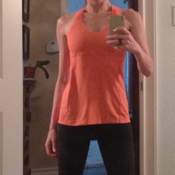 Coral lulu top, size 4