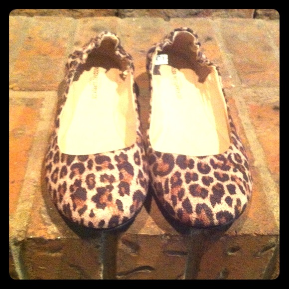 New w/o tags leopard print flats size 9