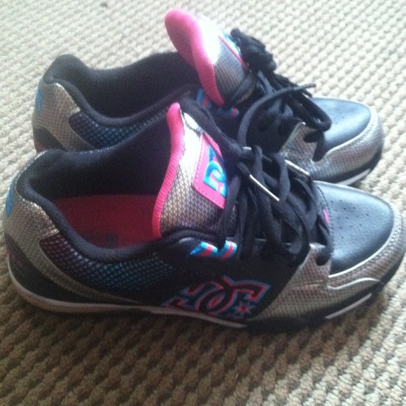 DC shoes - Picture 2 of 3