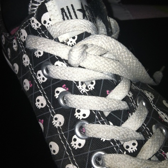 Converse skull shoes.