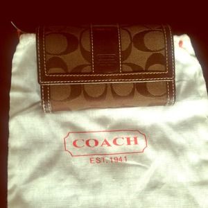 ⭐REDUCED⭐ Coach Wallet - MAKE AN OFFER!