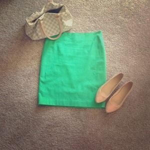 Green pencil skirt - size 10