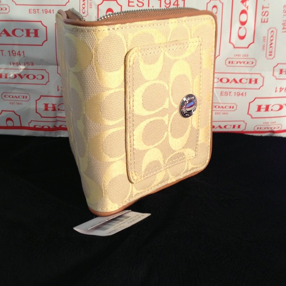 REDUCED~Authentic coach wallet. Lemon color. NWT - Picture 3 of 3