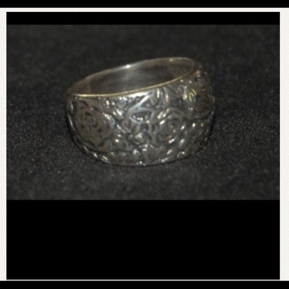 Silpada floral ring