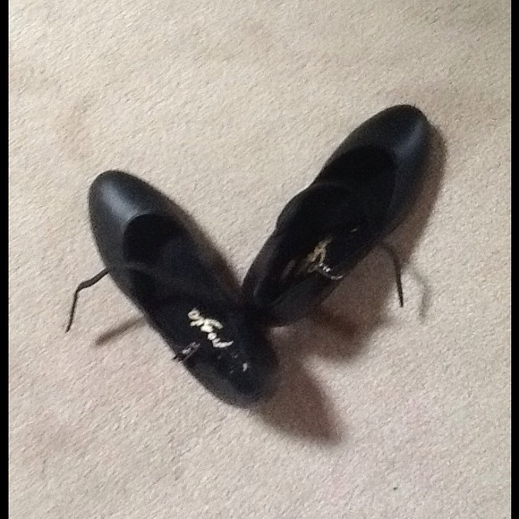 Dance shoes
