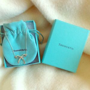 Tiffany & Co. Bow Necklace 🎀