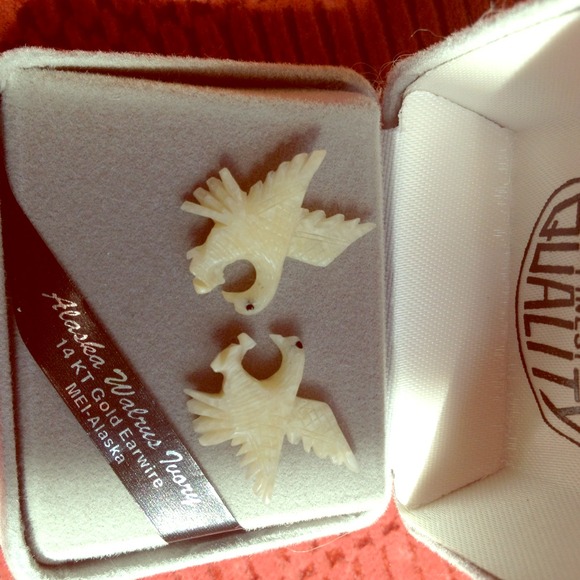 🎉 HP!  Alaskan Ivory Bird Earrings