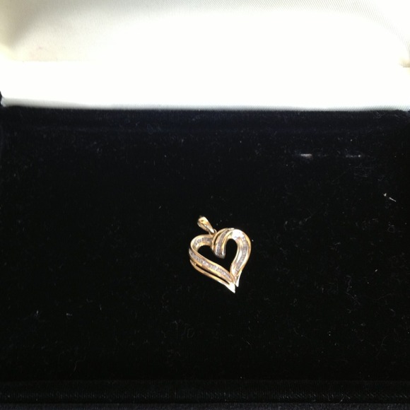 10k gold hearth charm