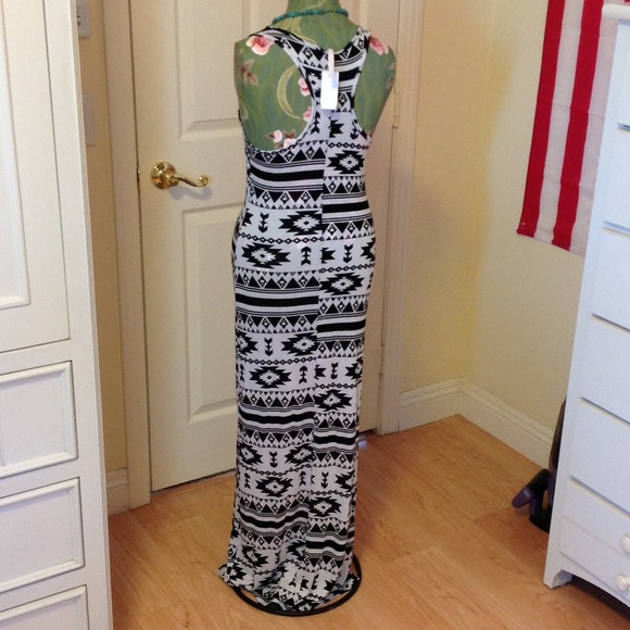 ❌BUNDLED❌Black & white Aztec print Maxi dress😍 - Picture 3 of 3