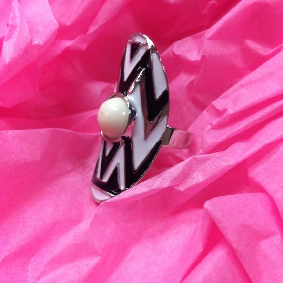 Chevron pattern ring - Picture 2 of 2