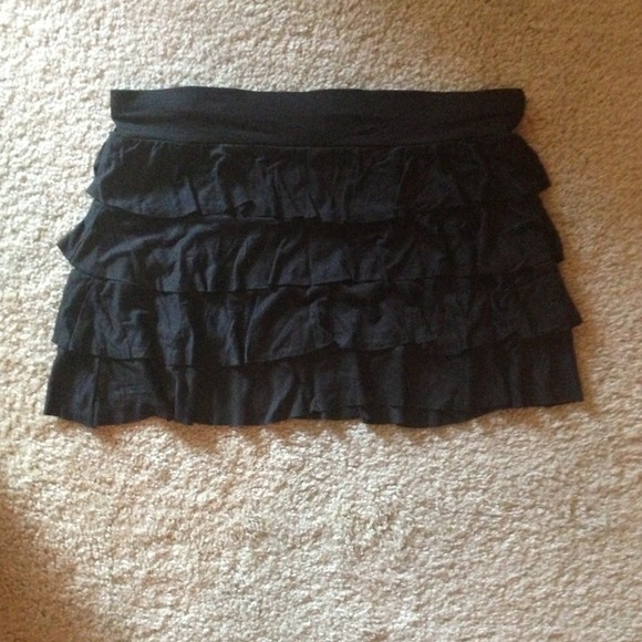 Forever 21 black ruffle skirt