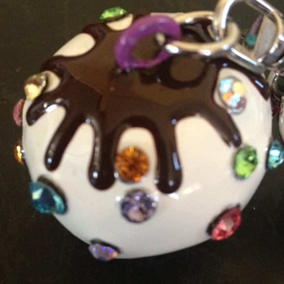 HOLD NEW Cupcake Keychain! - Picture 2 of 3