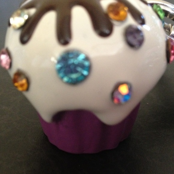 HOLD NEW Cupcake Keychain! - Picture 3 of 3