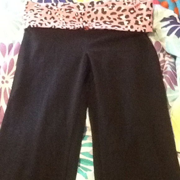 SOLD IN BUNDLE REDUCED VS Pink flare yoga pants