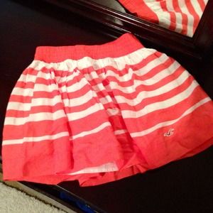 🍑 TRADED Hollister Coral Skirt
