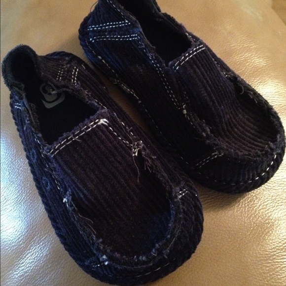 Navy blue corduroy slip-on, toddler size 7