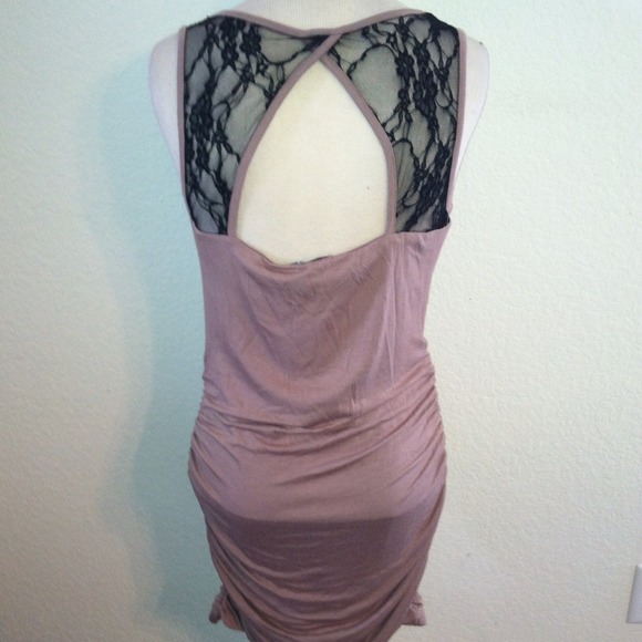*NWT* Cafรฉ Au Lait Ruched Dress with lace details - Picture 3 of 4