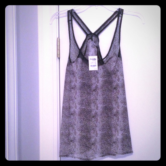 Snake top