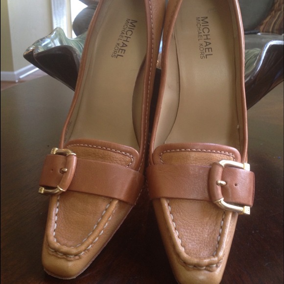 ♥Michael by Michael Kors♥Buckle Pumps sz 7.5