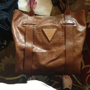 Guess tote