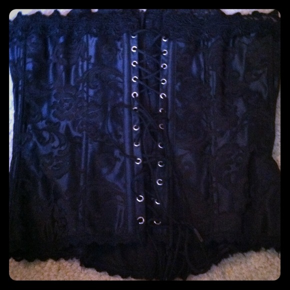 Black lace corset !