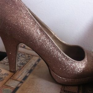 Madden girl by Steve Madden Shoes - 💢Price reduced!💢 Madden girl gold peep toe pumps Madden girl by Steve Madden Shoes - 💢Price reduced!💢 Madden girl gold peep toe pumps