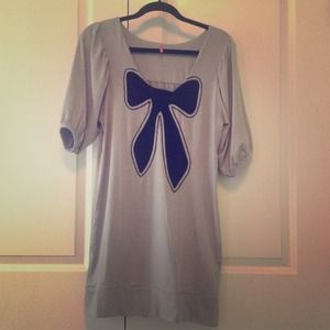 Jersey tunic dress with cashmere bow appliqué