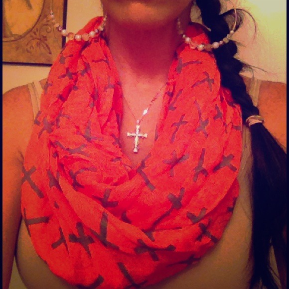 🚫SOLD IN BUNDLE🚫Cross printed infinity scarf💖