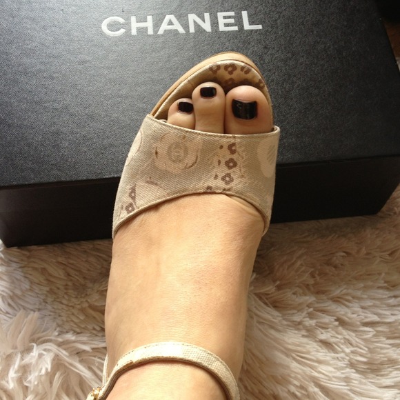 Chanel authentic heel - Picture 2 of 4