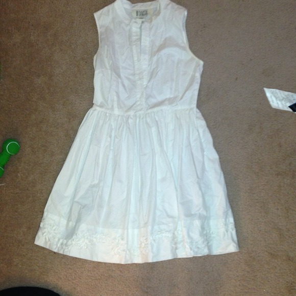 ✋SOLD✋Size 6 bb Dakota dress