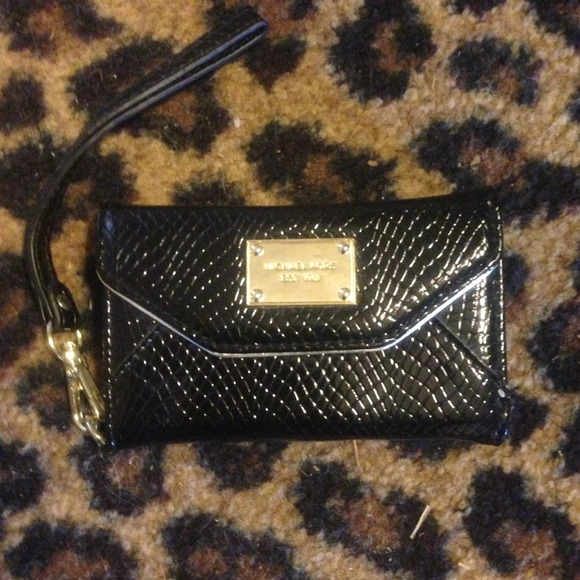 💢SOLD!💢Michael Kors Black snakeskin wristlet
