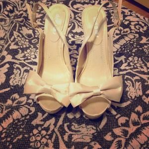 Dollhouse Ivory Bow Heels