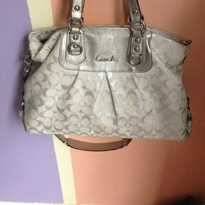 Coach purse (Ashley style) authentic