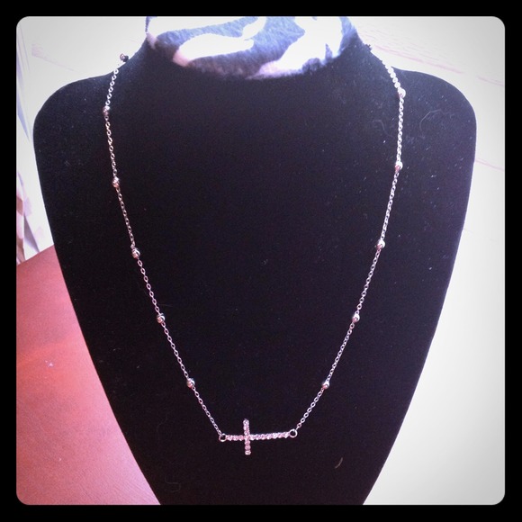 🚫SOLD IN BUNDLE🚫Side Cross Bead Chain Necklace