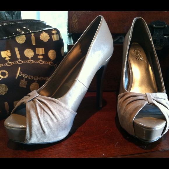 Carlos Santana platform stilettos 👠