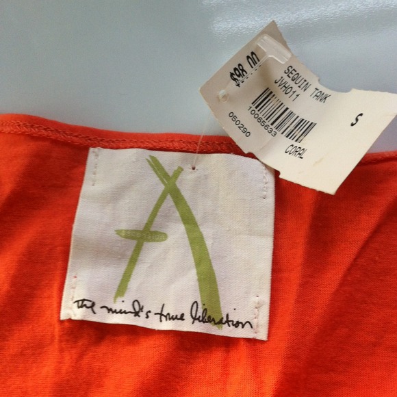 Fabulous boutique brand coral tank T-shirt NWT - Picture 2 of 3