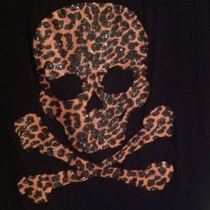 Nwot black top with skull & cross bones sparkle