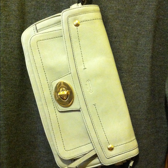 Extra pic's of Coach purse (gray)