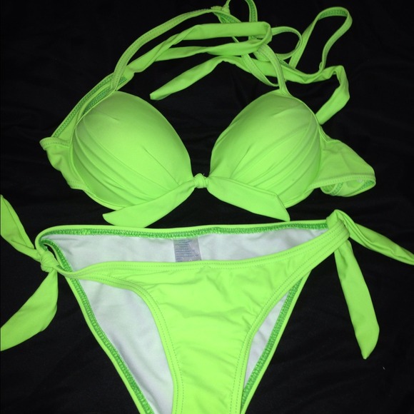 Lime green bikini💚💚💚