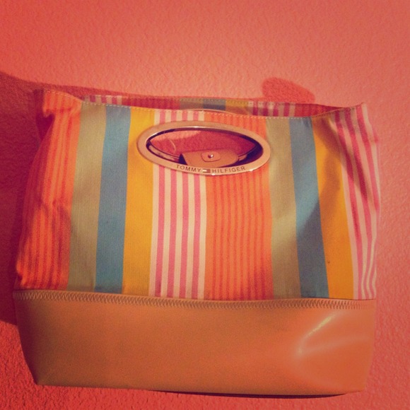 Adorable Tommy Hilfiger handbag!