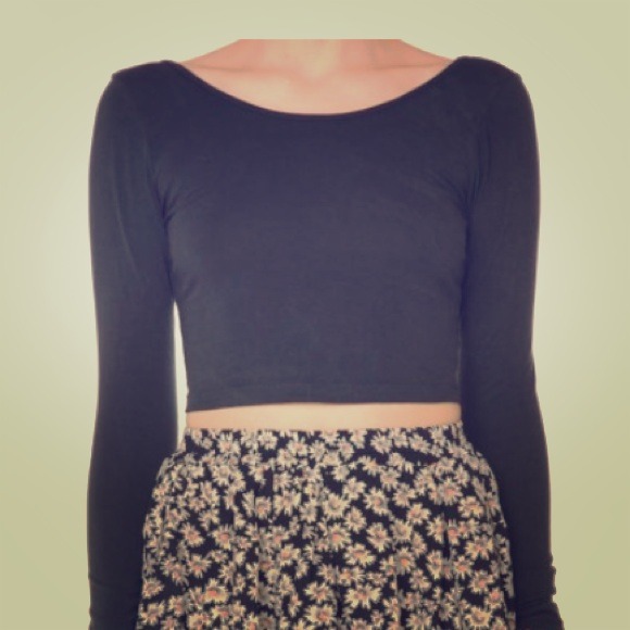 Brandy Melville Tops - Brandy Melville Aylin Top | Cropped Top