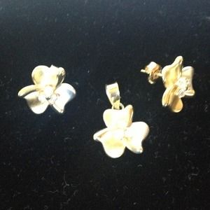 14k gold bundle earrings and charm