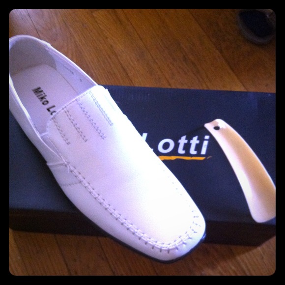 Sold in bundle !!Brand new in box. Mens shoes. - Picture 1 of 4
