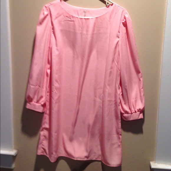 Light pink 3/4 sleeved dress.