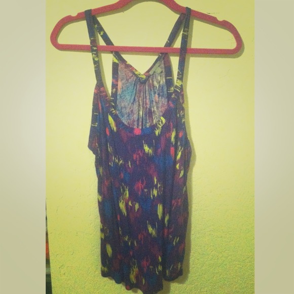 Multicolor tank
